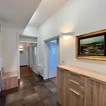 Sky - Beautiful Rooftop Apartment With Shared Pool