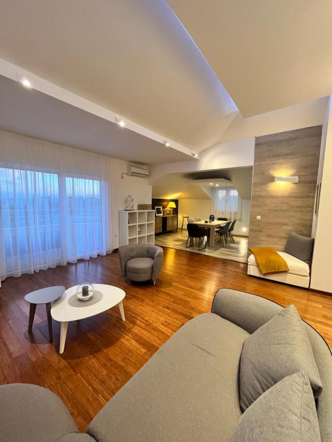Apartman Sky - Beautiful Rooftop With Shared Pool Split