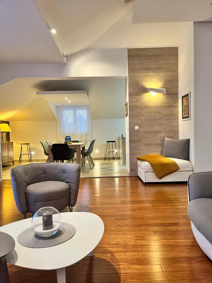 Apartman Sky - Beautiful Rooftop With Shared Pool Split